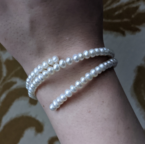 💕5 for $10💕 Adjustable Pearl Bracelet - Picture 2 of 2